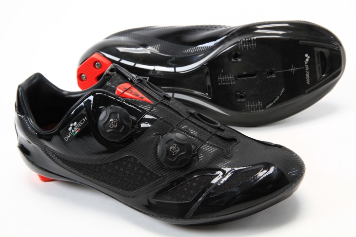 DMT VEGA 幅広となり、人靴一体を味わえるしなやかなアッパーを持つ